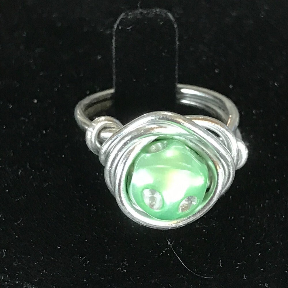 Handmade Green Bead and Wire Fashion Ring Size 7 - Picture 1 of 5